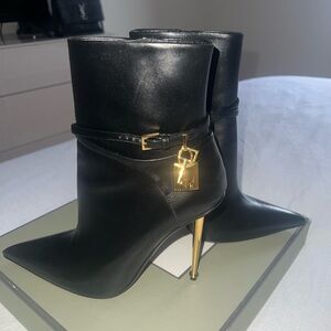 TOM FORD
Lock 105mm Leather Ankle Booties size 38